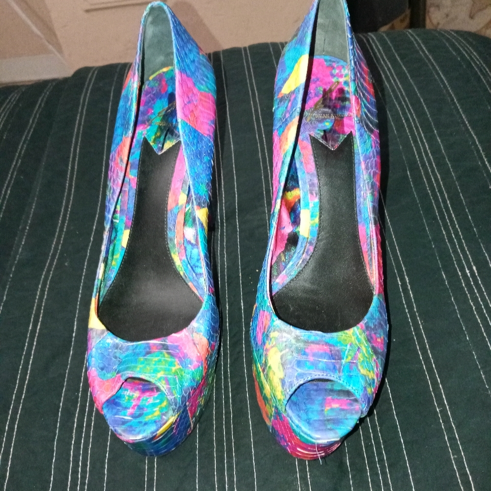 Brian Atwood "Rainbow Snake" silk lined pumps - Picture 4 of 9